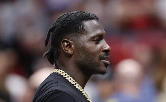 Image: Antonio Brown Throws Penis-Shaped Gummies at His Ex Outside Broward Home