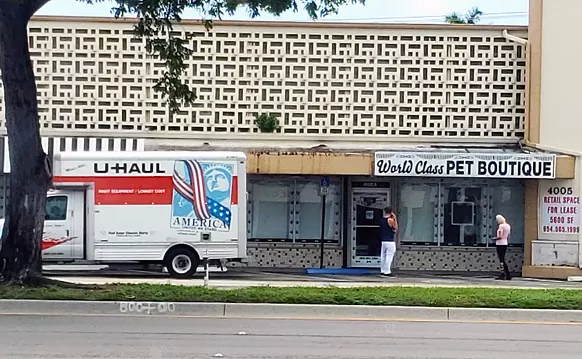 Image: Facing Eviction, Embattled Puppy Seller Closes Shop in Oakland Park