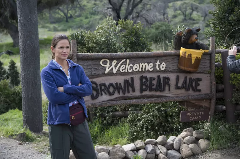 Image: Jennifer Garner stars in HBO’s Camping as Kathryn McSorley-Jodell, the kind of woman for whom everyday life triggers an unending stream of emergencies.