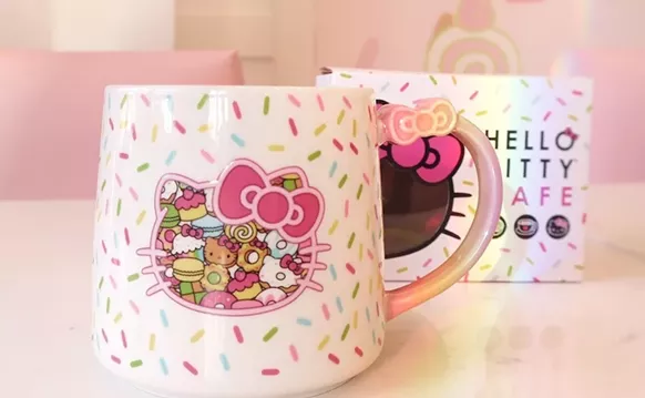 Image: Hello Kitty Cafe Truck Rolls Into South Florida With Kawaii Snacks