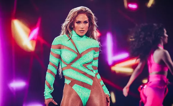 Image: Here's How You Can Participate in the Super Bowl Halftime Show