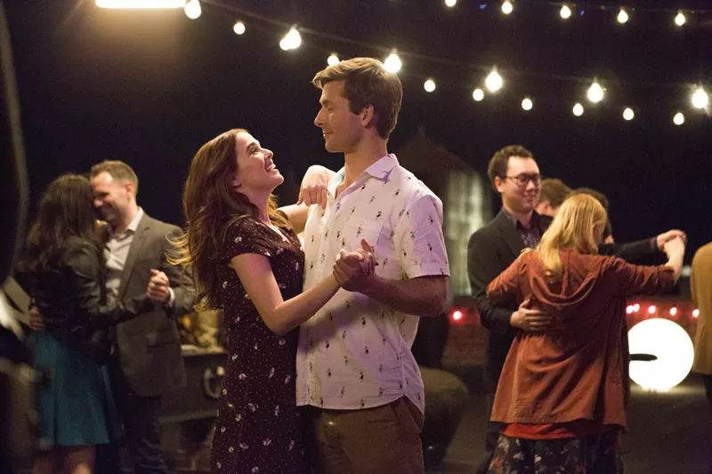 Image: Hoping to make life more enjoyable for themselves, Harper (Zoey Deutch, left) and Charlie (Glen Powell) scheme to bring together their respective bosses in Netflix's romantic comedy Set It Up, Claire Scanlon’s feature debut.
