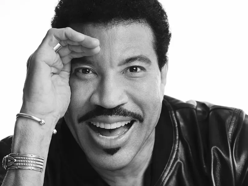 Image: Lionel Richie, who damn well belongs in the Rock & Roll Hall of Fame