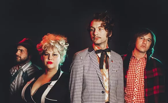 Image: Shannon and the Clams Make Their Arena Debut With the Black Keys and Modest Mouse