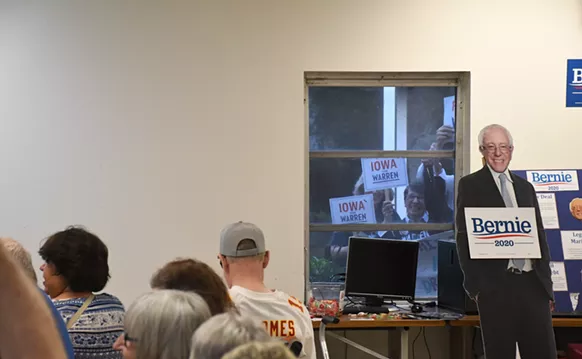 Image: Snowbirds Vote for Klobuchar at Satellite Iowa Caucuses in Southwest Florida