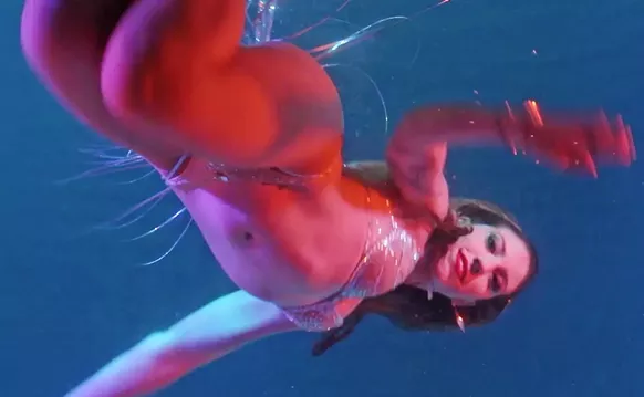 Image: The Burlesque Mermaids of Fort Lauderdale's Wreck Bar Shake Their Fins