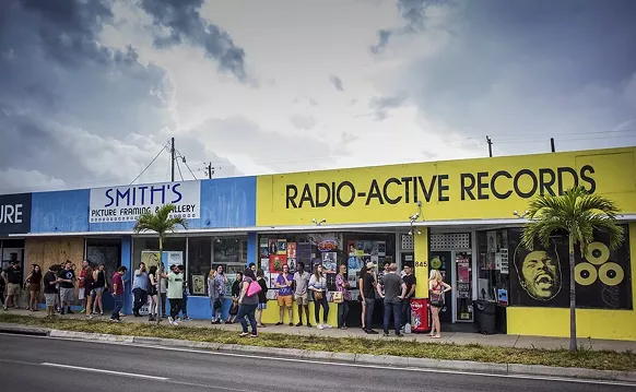 Image: The Cure and Vanilla Fudge Drummers Visit Radio-Active Records for Book Signings