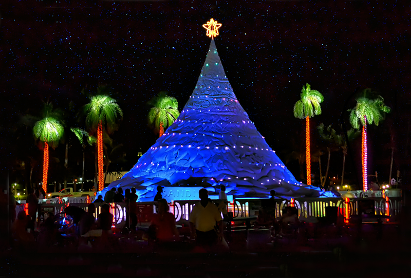 Image: West Palm Beach's famous Christmas tree, Sandi, is made out of 700 tons of sand.