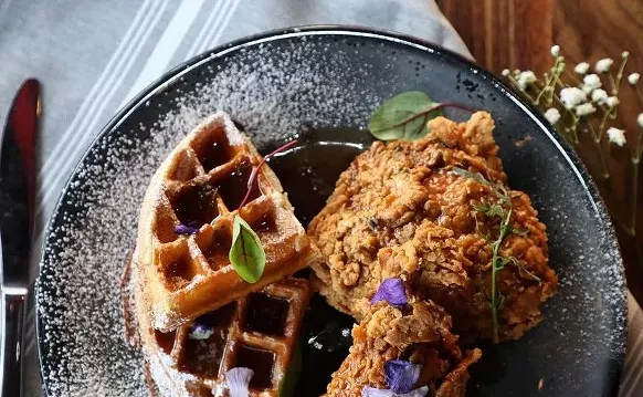 Image: Unit B Eatery + Spirits