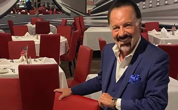 Image: Vinny Agostinelli, "Irreplaceable" Maitre D' at Anthony's Runway 84, Dead at 77